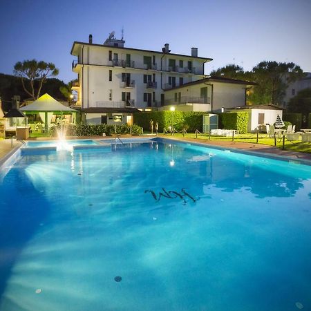 Hotel Marilu Ераклеа Екстер'єр фото