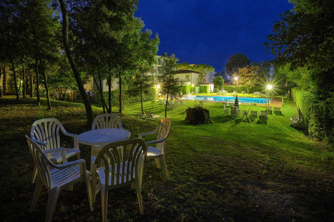 Hotel Marilu Ераклеа Екстер'єр фото
