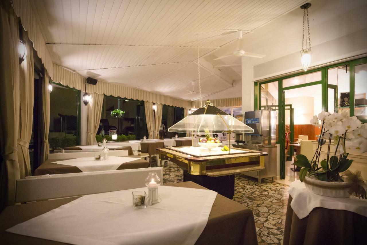 Hotel Marilu Ераклеа Екстер'єр фото