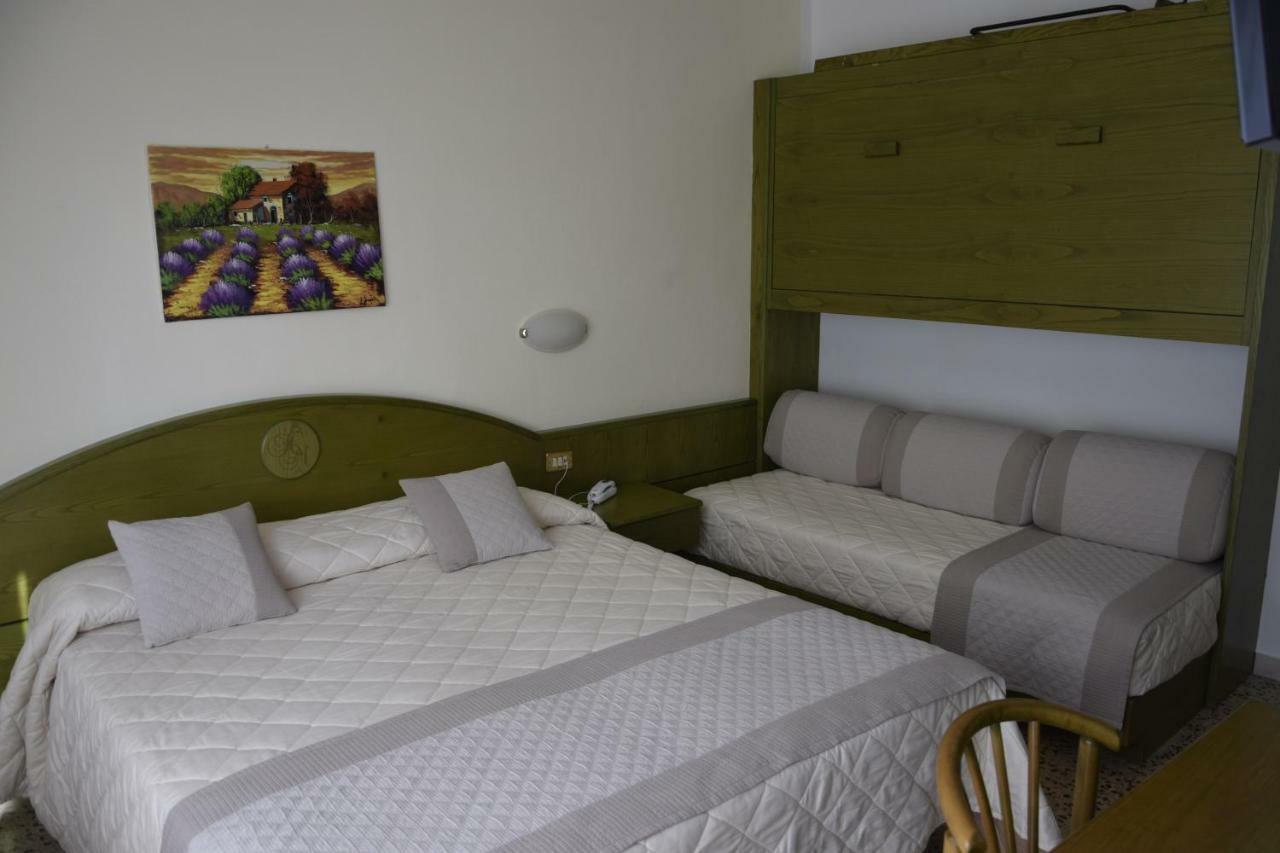 Hotel Marilu Ераклеа Екстер'єр фото