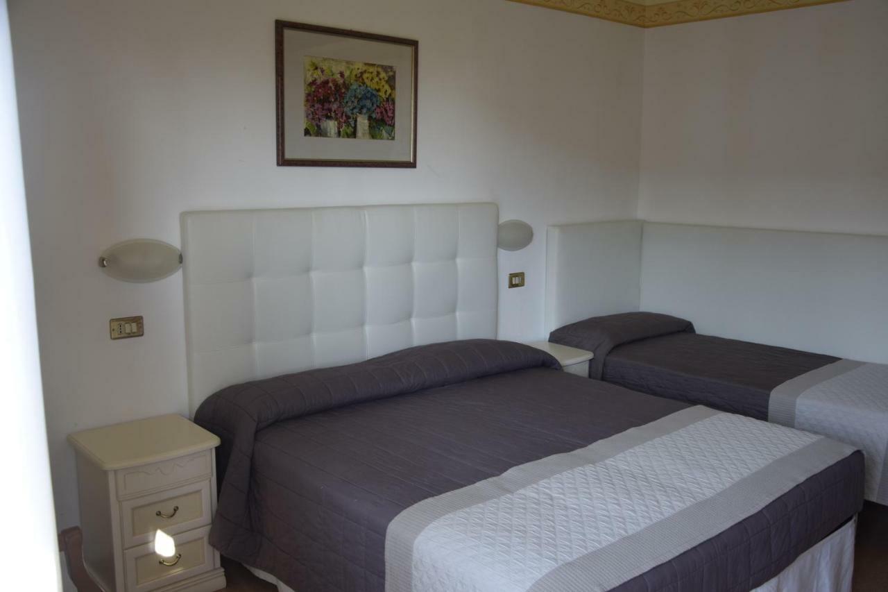 Hotel Marilu Ераклеа Екстер'єр фото
