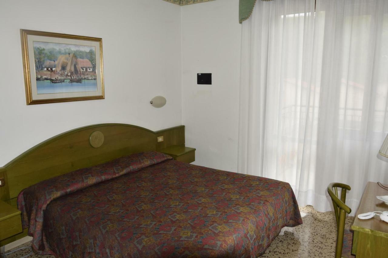 Hotel Marilu Ераклеа Екстер'єр фото